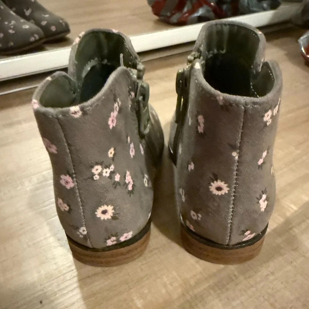 Cat & Jack Toddler Penelope Zipper Boots Gray with Pink Flowers 6T